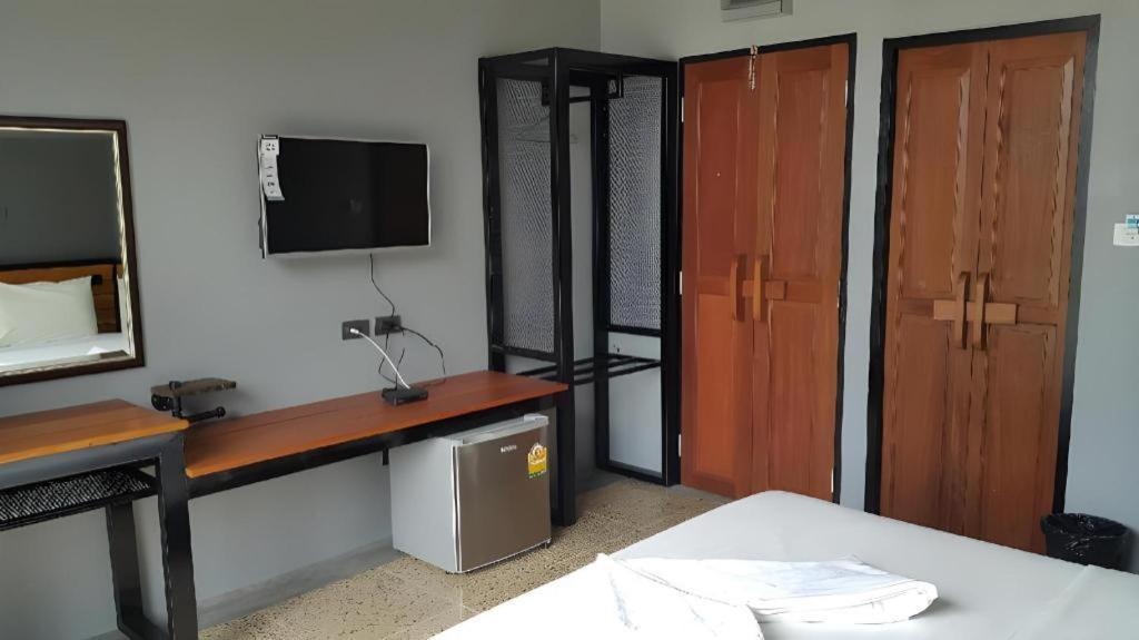 ชมตรัง Hotel ภายนอก รูปภาพ
