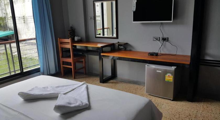 ชมตรัง Hotel ภายนอก รูปภาพ