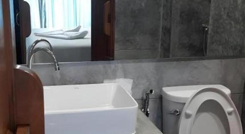 ชมตรัง Hotel ภายนอก รูปภาพ