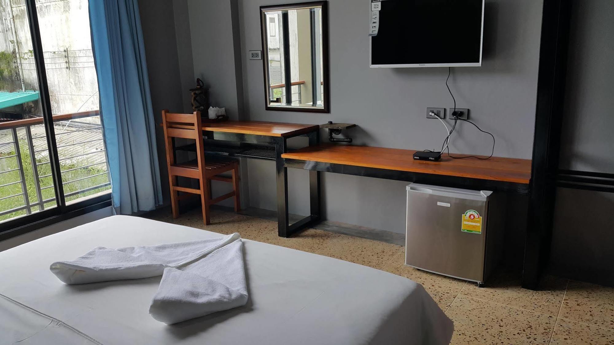 ชมตรัง Hotel ภายนอก รูปภาพ